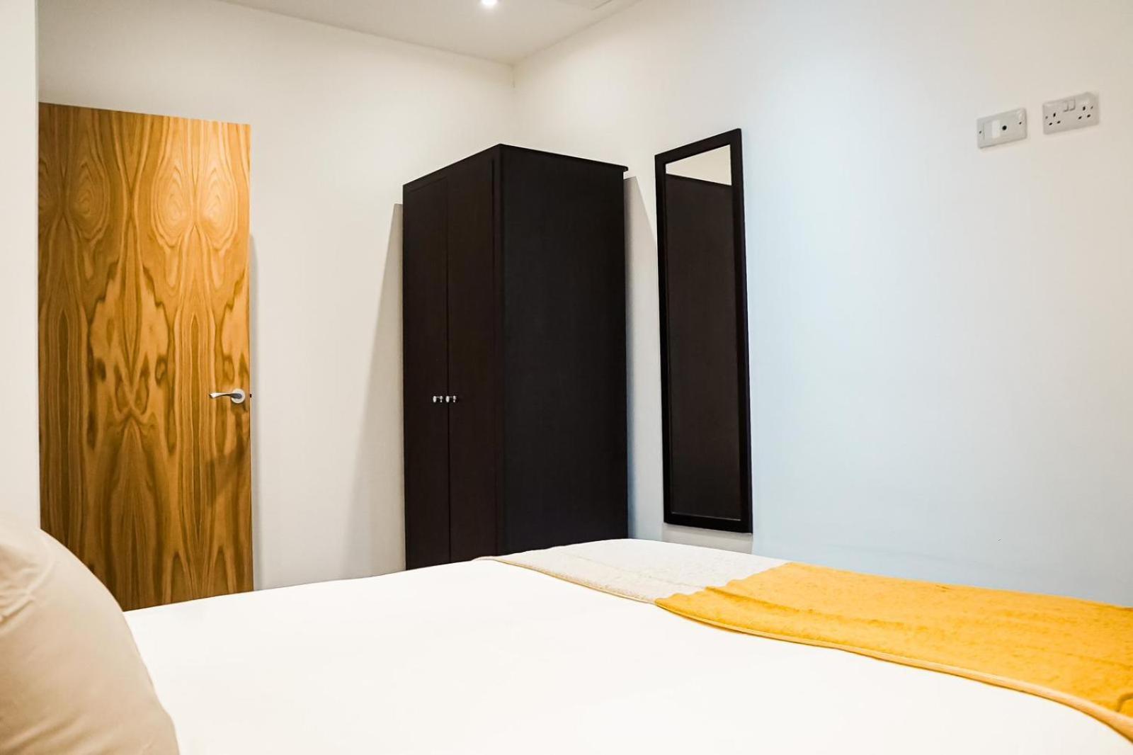 Somerville London Heathrow * Hounslow